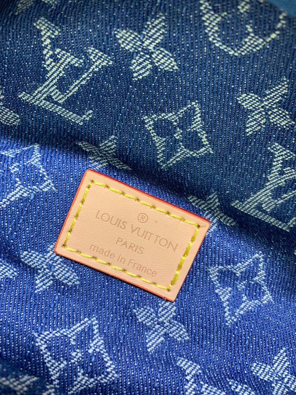 Louis Vuitton Bumbag High Rise Denim Blue 38Cm M46837 view 4