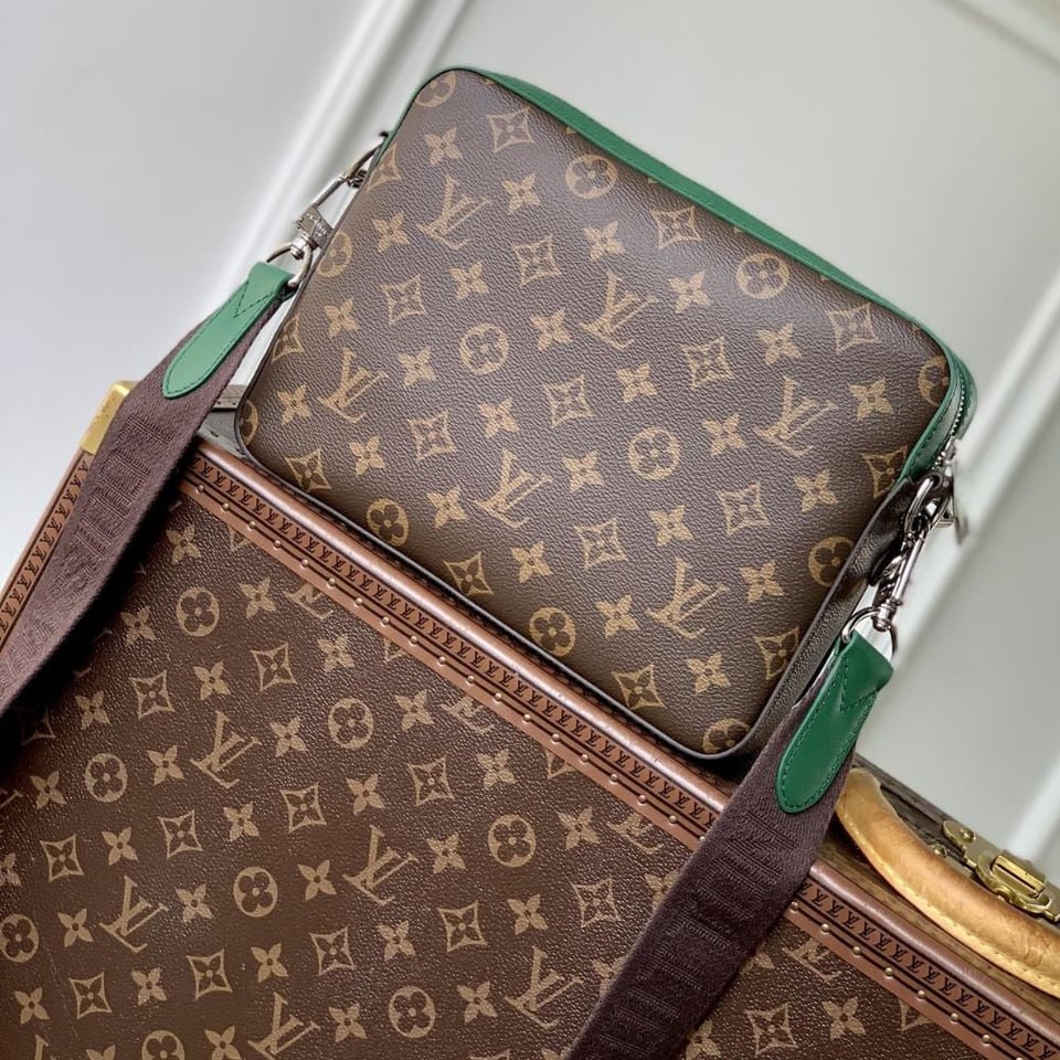 Louis Vuitton Trio Messenger Bag Green 25Cm M12766 view 5