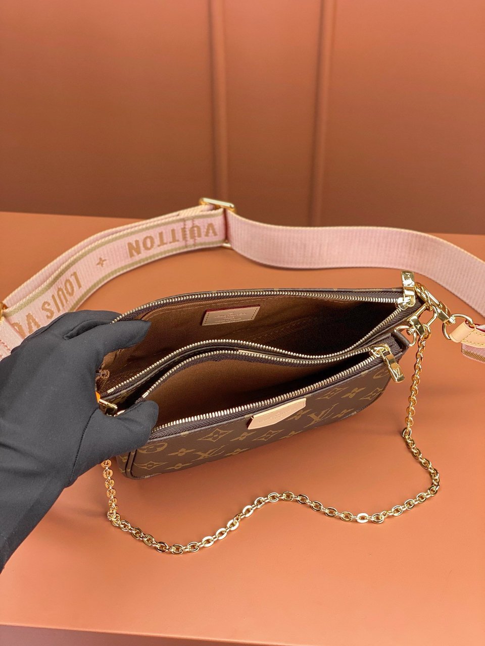 Louis Vuitton Multi Pochette Accessoires Pink 24Cm M44840 view 10