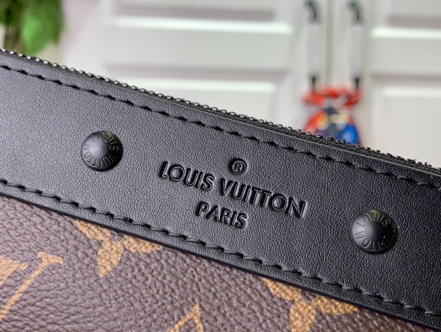Louis Vuitton To Go Pochette Monogram Brown 30Cm For Men view 8