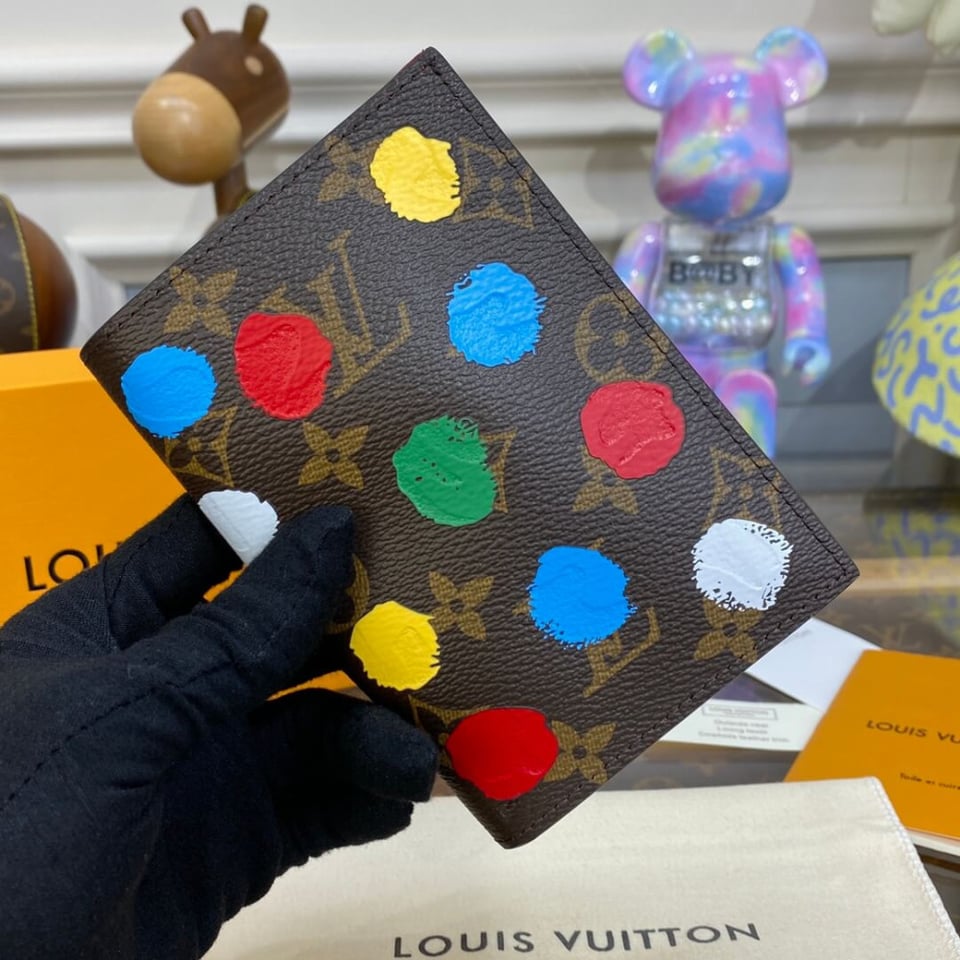 Louis Vuitton x Yayoi Kusama Passport Cover view 5