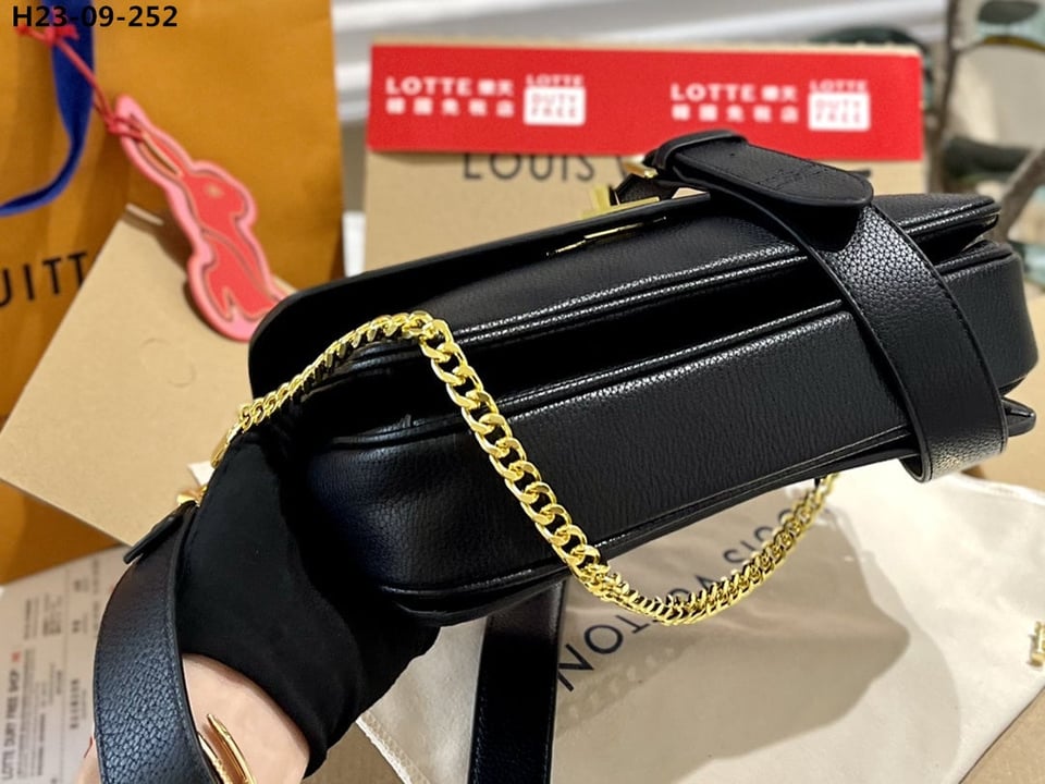 Louis Vuitton Oxford Bag Black 25Cm M22735 view 6