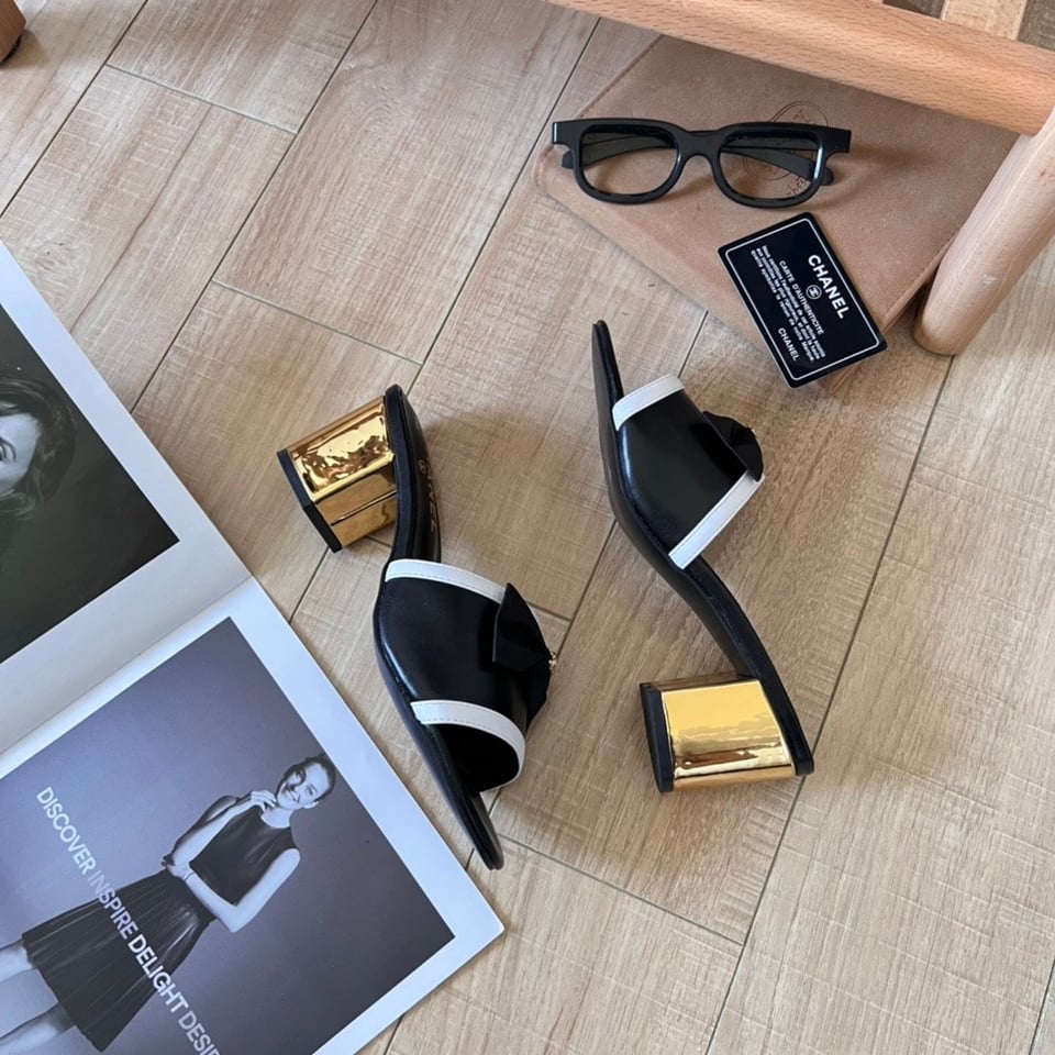 Chanel Grosgrain Ribbon Bow Mule Leather Gold Black view 3