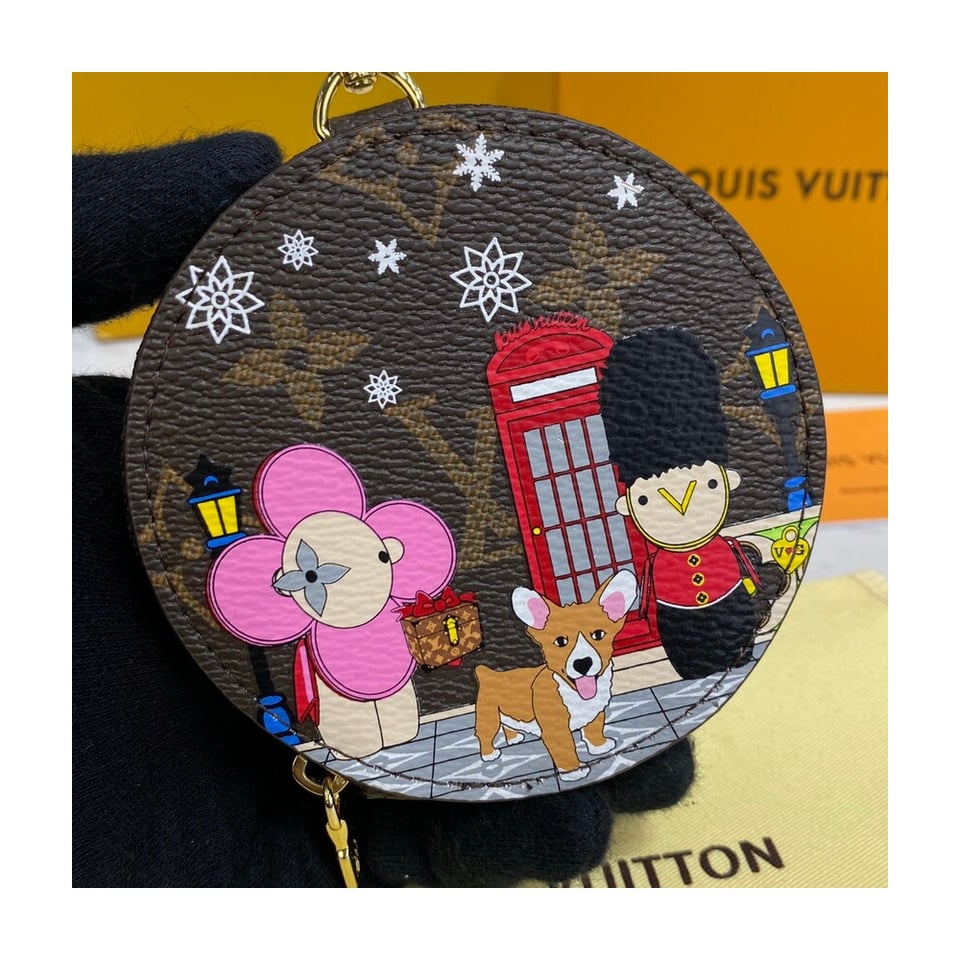 Louis Vuitton Monogram Round Coin Purse view 4