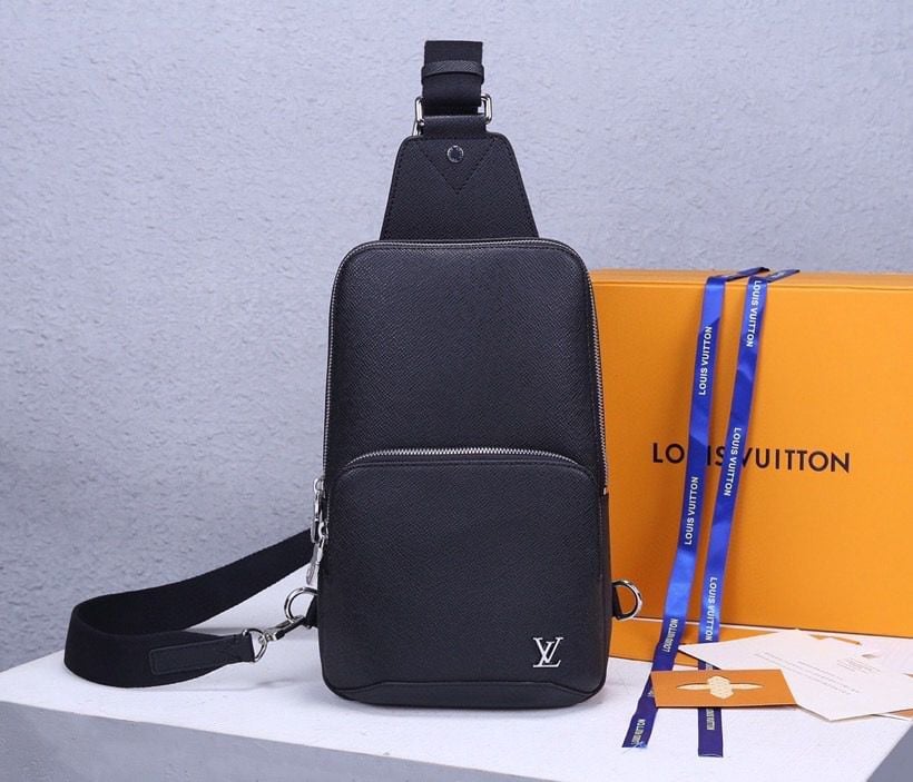 Louis Vuitton Avenue Taiga Black Sling Bag for Men 31cm/12.2in M30443 view 4