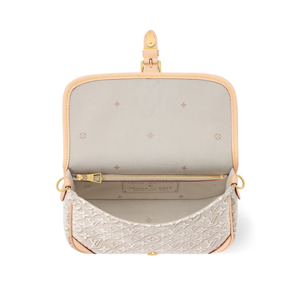 Louis Vuitton Diane PM Monogram Emblème Peuplier Motif 24cm M29795 view 4