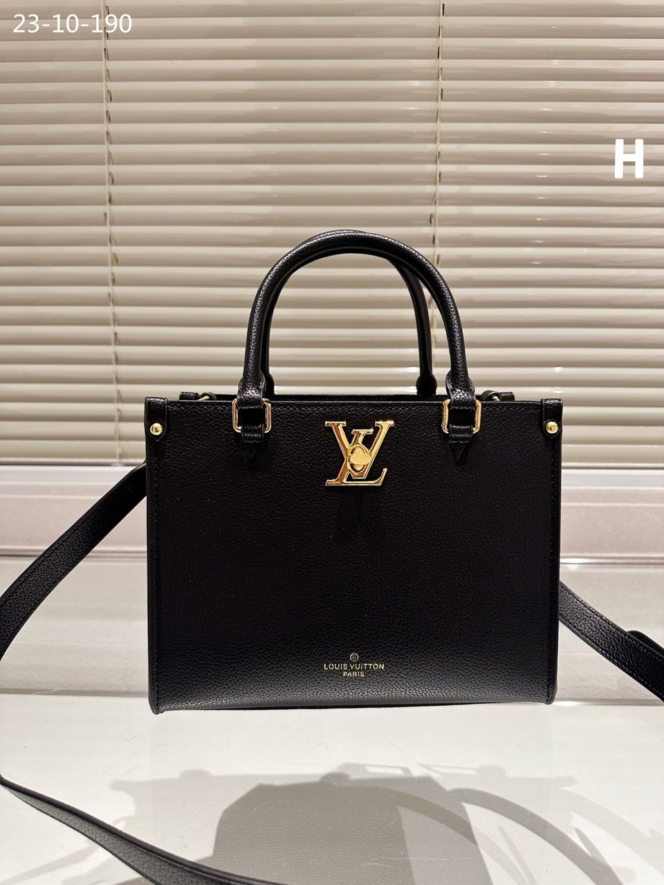 Louis Vuitton Lock Go Bags Black 25Cm M22311 view 3