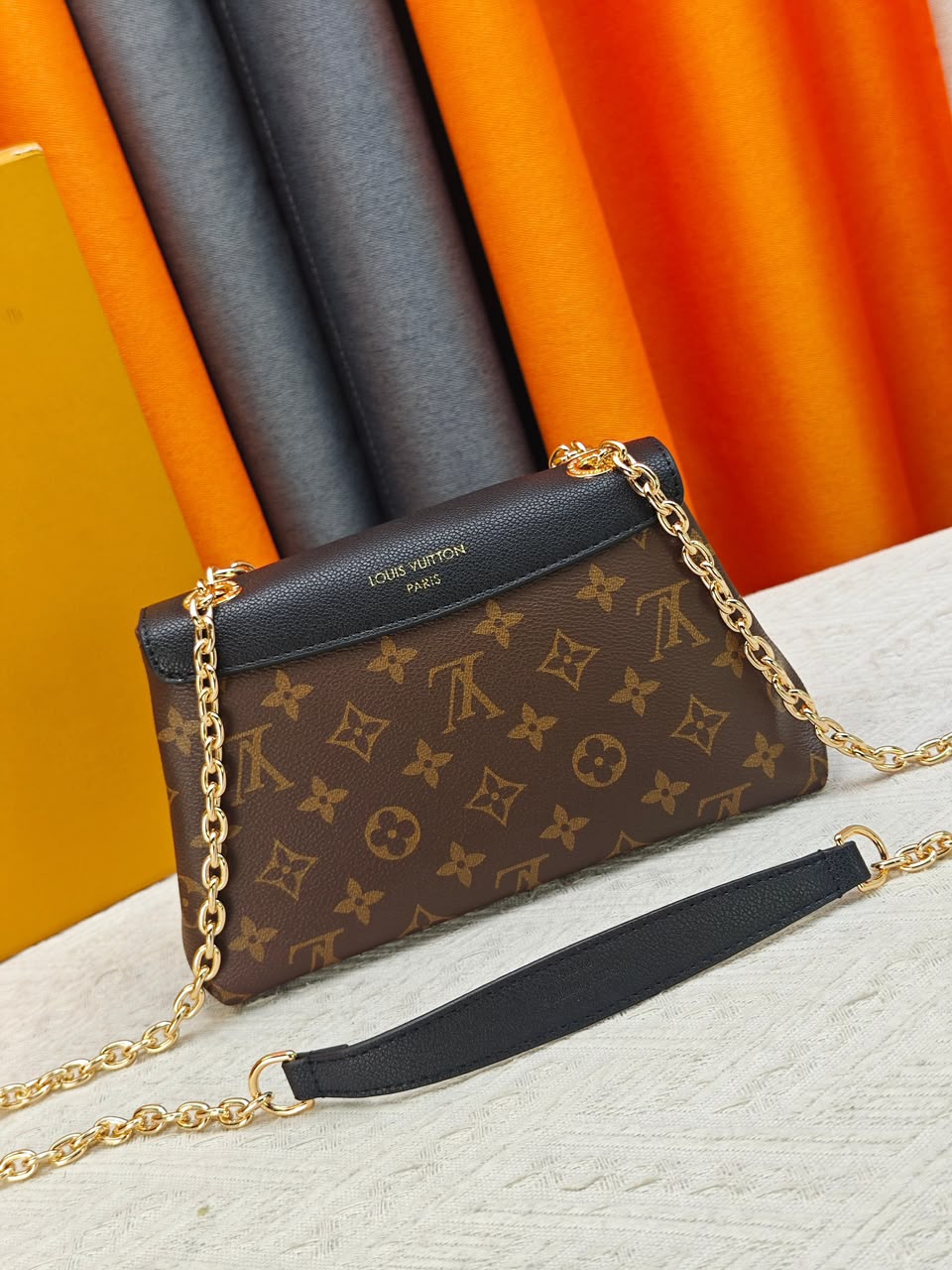 Louis Vuitton Madeleine BB Monogram/Black 24cm M28424 view 8