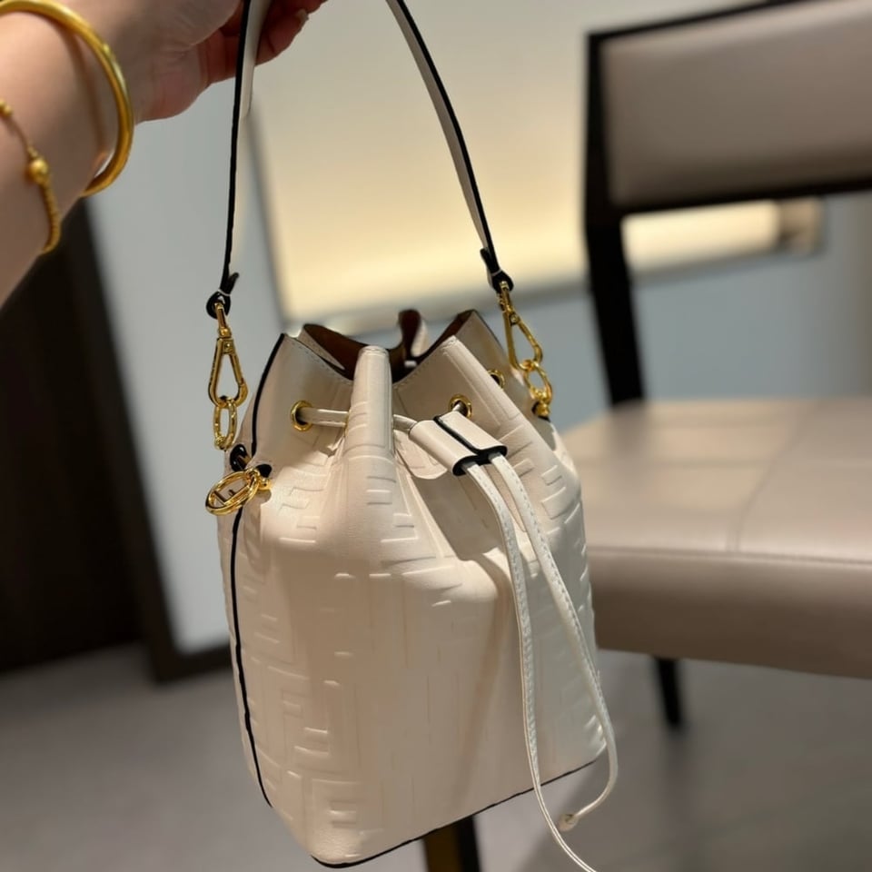 Fendi Mon Tresor Mini Bucket Bag White 16Cm view 3