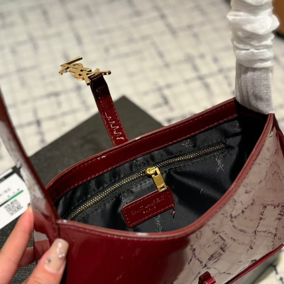 Saint Laurent Le 5 A 7 Patent Hobo Bag In Shiny Leather Wine Red 25Cm view 10