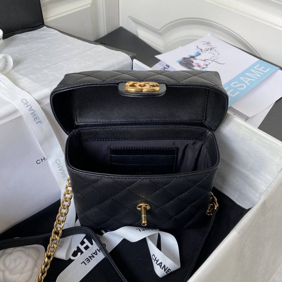 Chanel Grained Calfskin Small Vanity Case 17.5cm view 9
