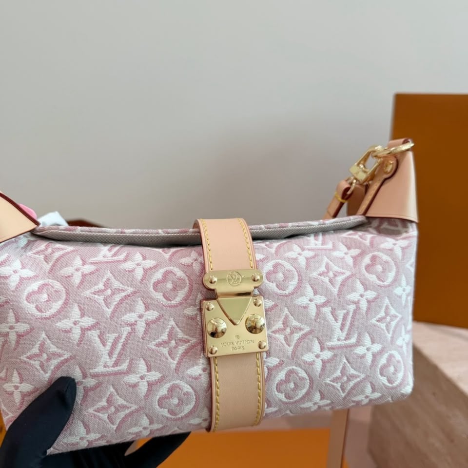 Louis Vuitton Pochette Mia M2A382 Pink 22cm/8.7in view 4