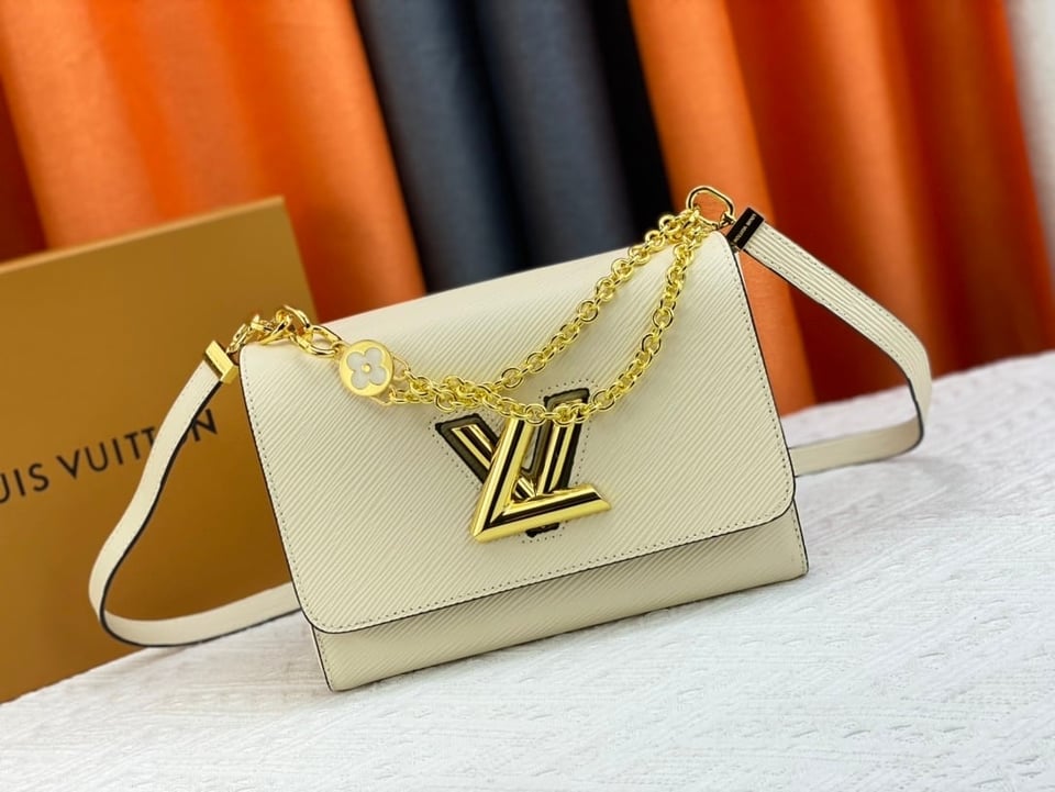 Louis Vuitton Twist Pm White 23Cm M59761 view 5