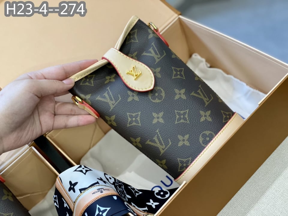 Louis Vuitton Fold Me Pouch Beige 19Cm M80874 view 5
