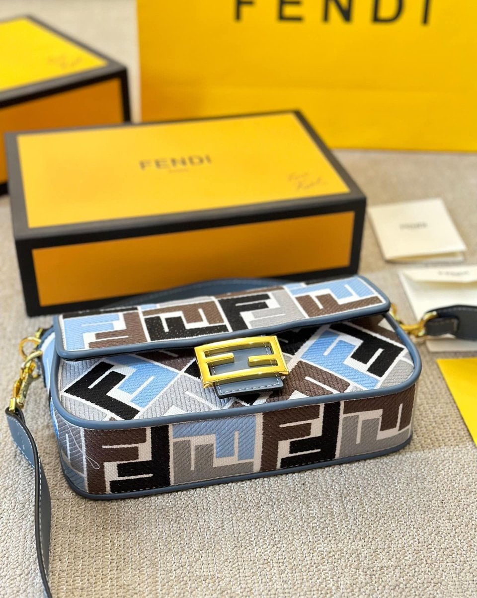 Fendi Baguette Ff Embroidered Shoulder Bag Multicolor 26Cm view 7