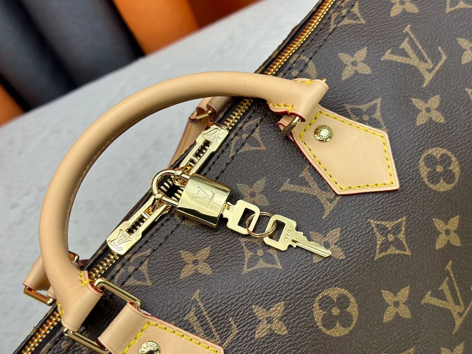 Louis Vuitton Speedy Bandouliere 35 Monogram Canvas 35cm view 8