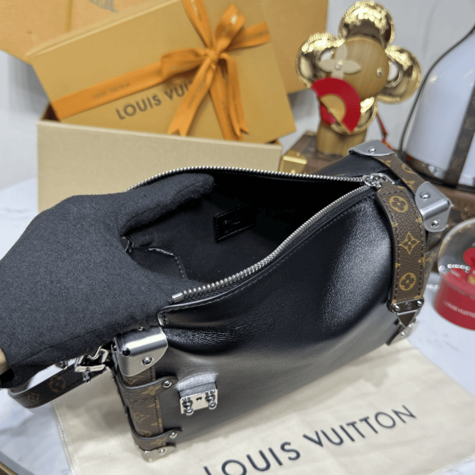 Louis Vuitton Side Trunk M15195 23.5cm/9.3in view 10