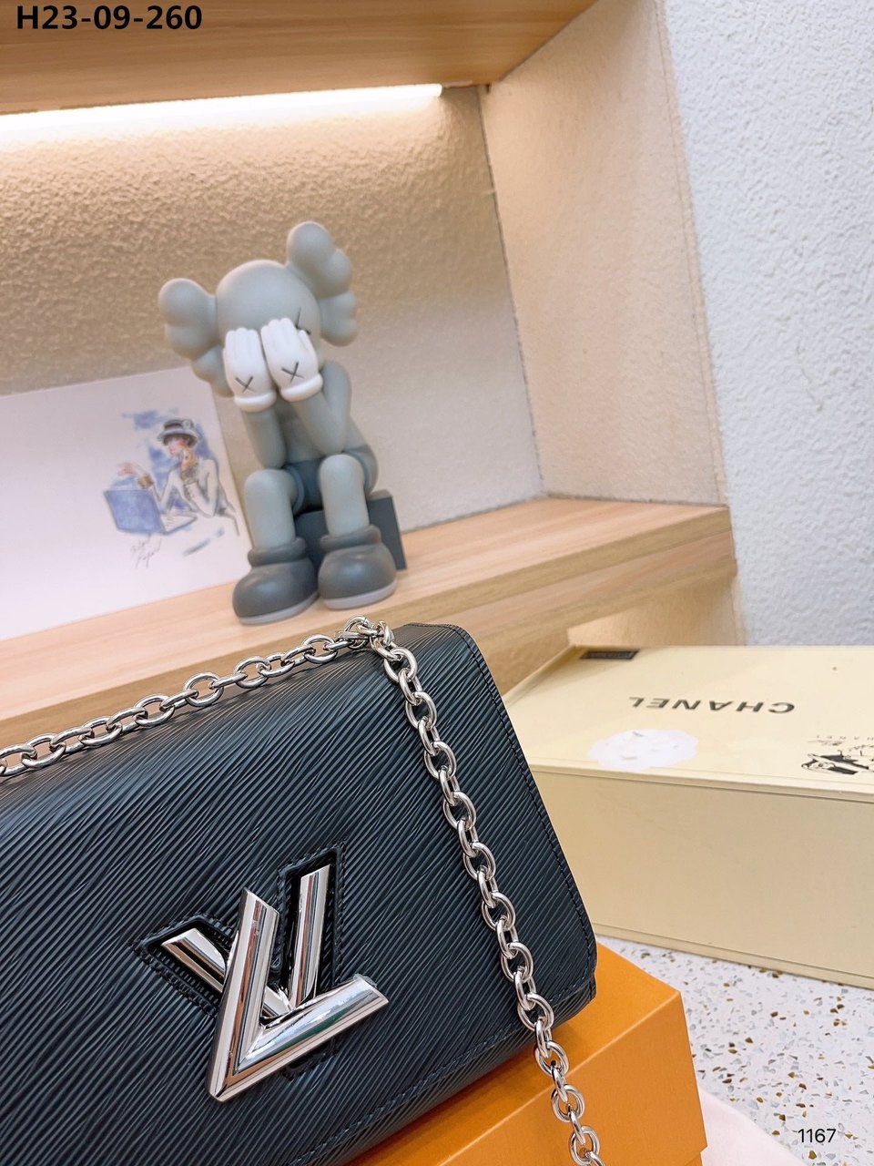 Louis Vuitton Twist Mm Bag Black 23Cm M21110 view 3