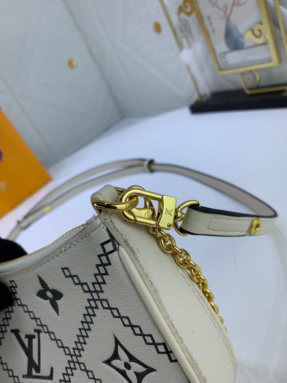 Louis Vuitton Easy Pouch On Strap White 19Cm view 8