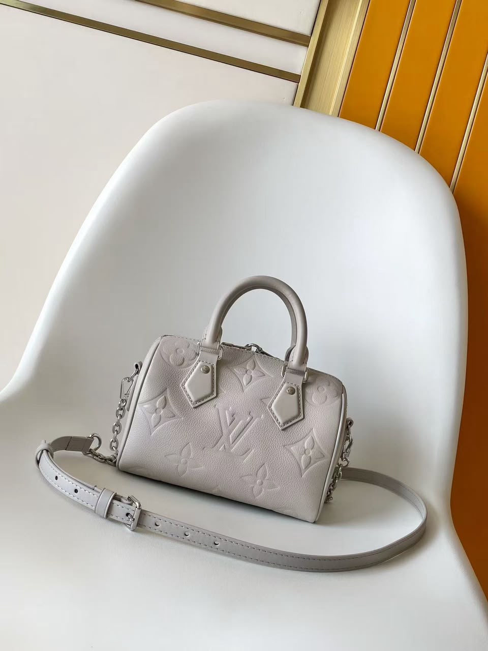 Louis Vuitton Speedy 20 Bag Brume Grey 16cm M28343 view 4