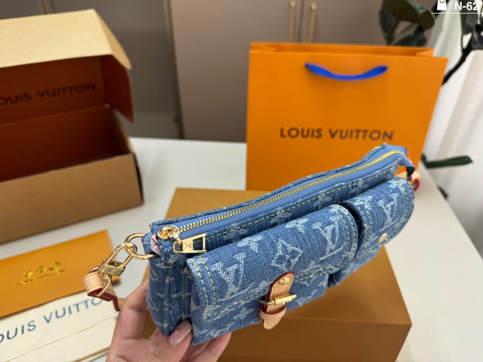 Louis Vuitton Accessoire Cargo Pochette Bag 23.5cm M27602 view 4