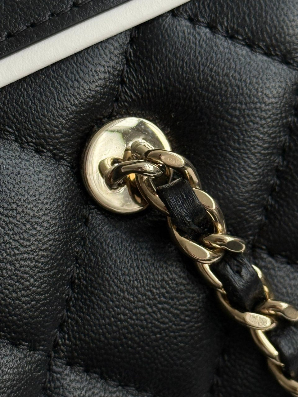 Chanel Spring Summer 2025 Pre-collection Clutch With Chain Lambskin Black 18.5cm/ 7.3inches view 6