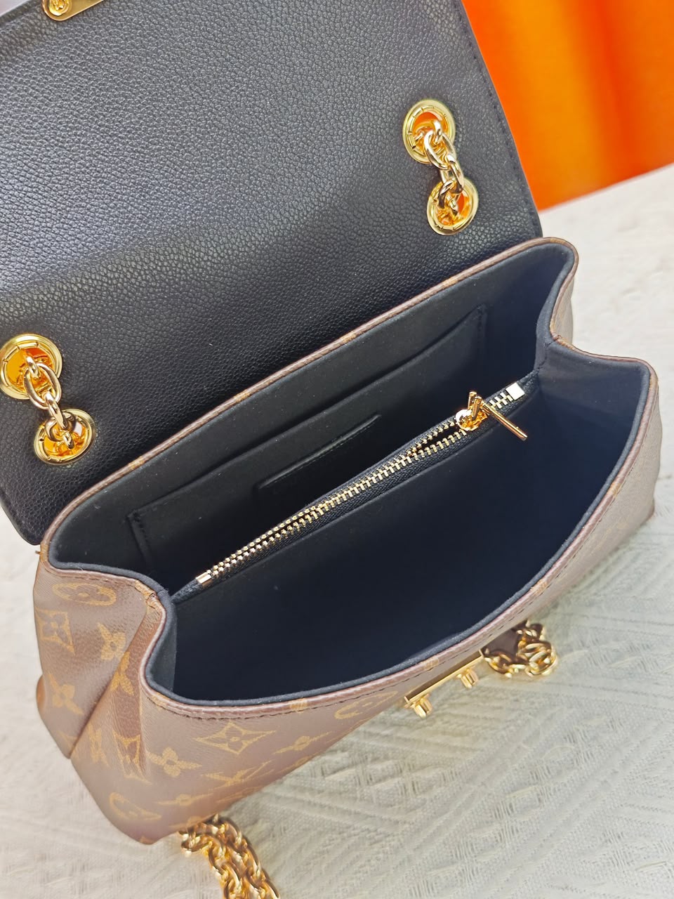 Louis Vuitton Madeleine BB Monogram/Black 24cm M28424 view 2