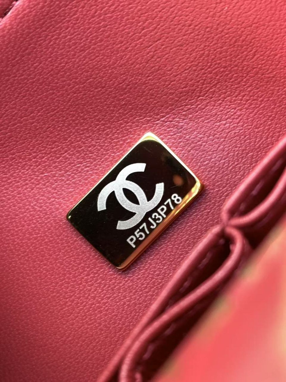 Chanel Classic Flap Bag 25 cm Red Gold-Tone Hardware A01112 view 4