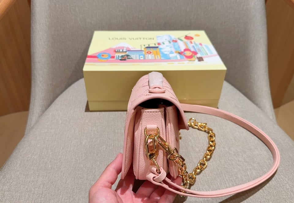 Louis Vuitton Pochette Métis East West 21.5cm M29488 view 7