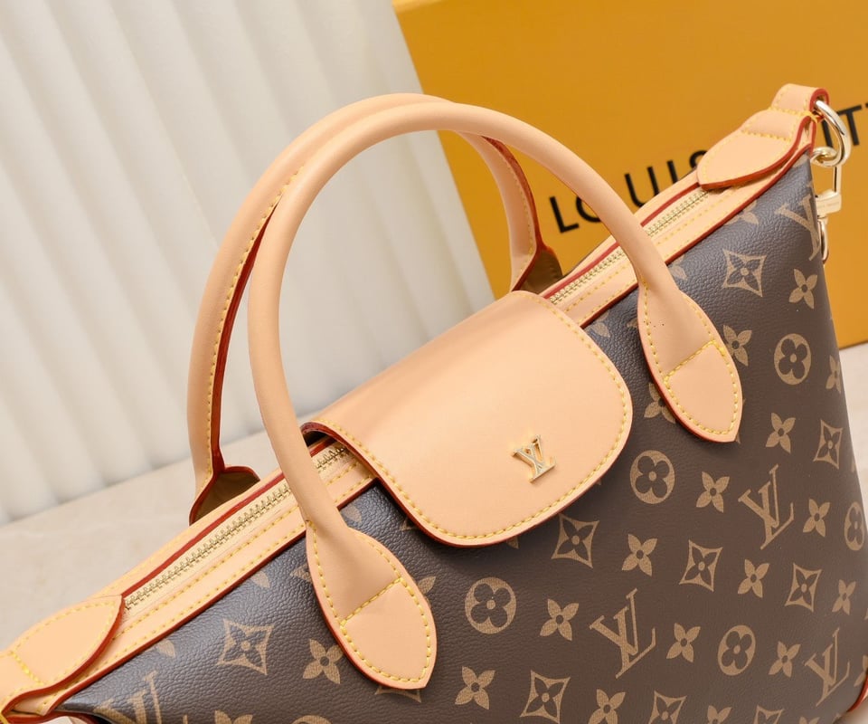 Louis Vuitton Tote Bag Monogram Canvas Beige 26Cm view 3