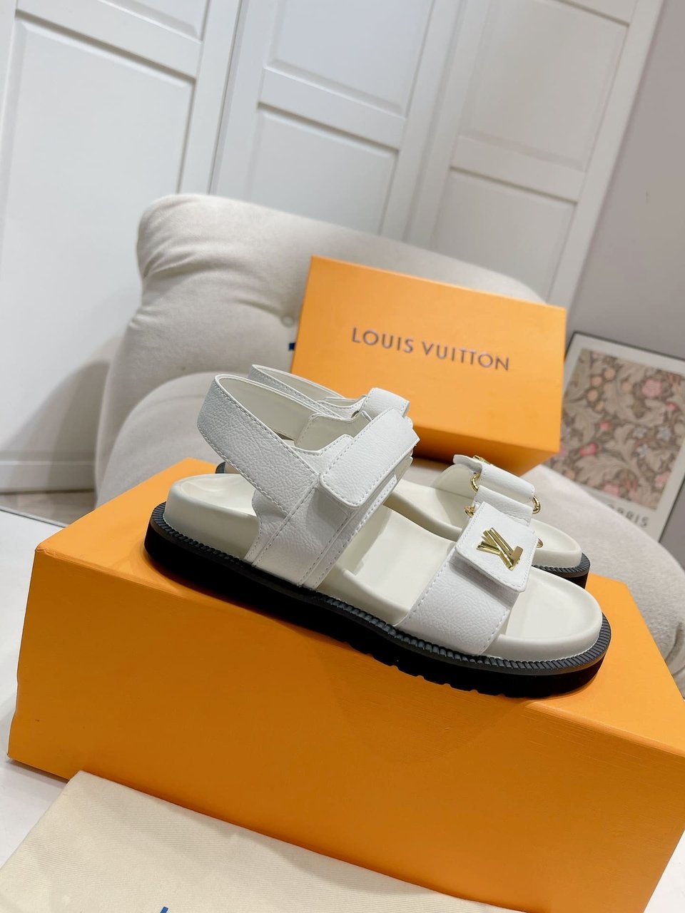 Louis Vuitton Lv Sunset Flat Comfort Sandals White 1Abw7Q view 9