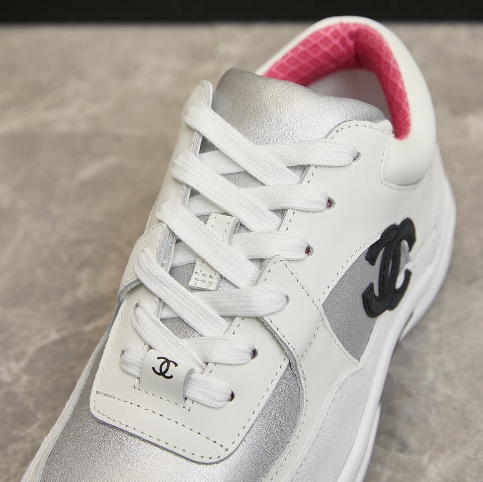 Chanel Suede And Leather Cc Low Top Sneakers White Pink view 4