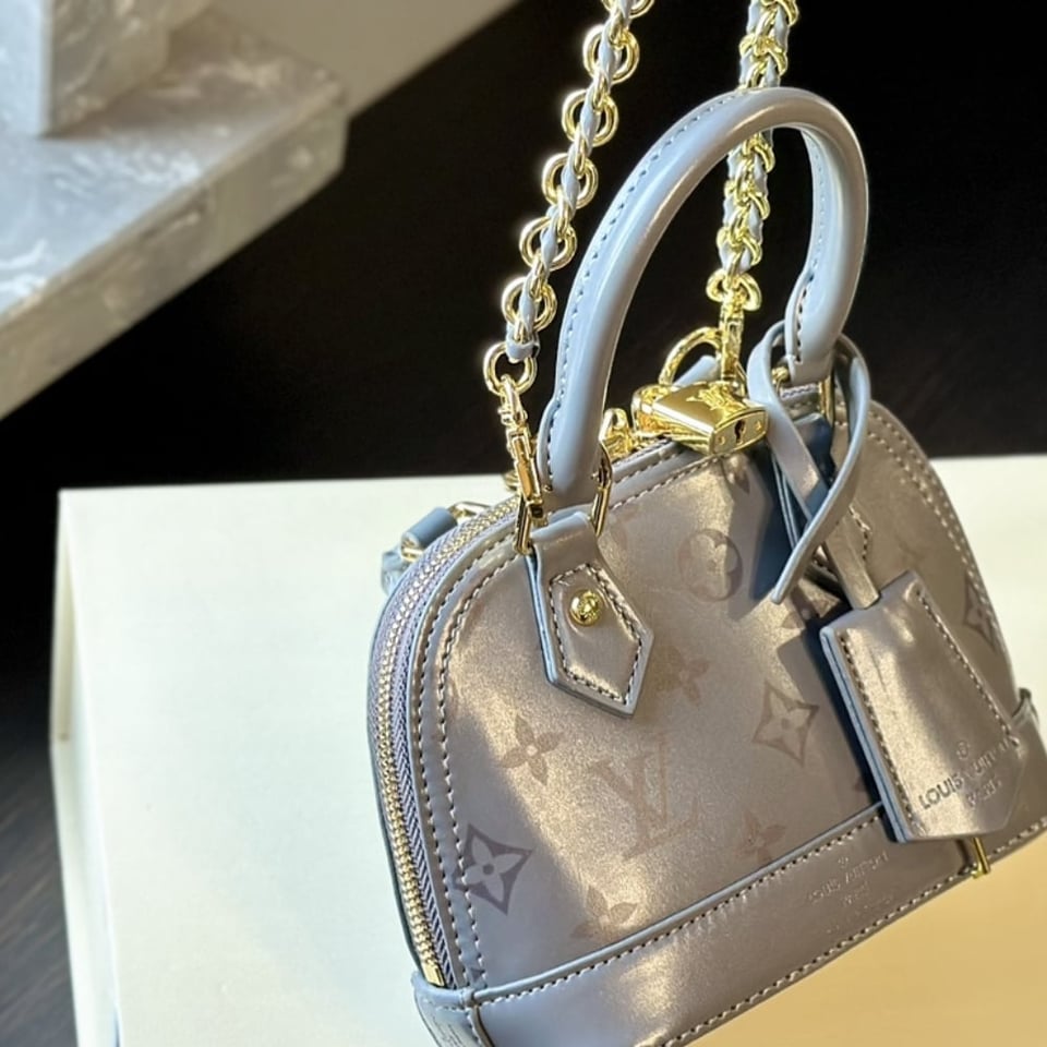 Louis Vuitton Alma Bb Gris Trianon 18Cm M12561 view 4