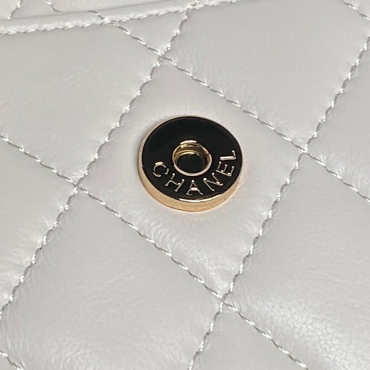 Chanel Small Graphic Frame Flap Bag White 23cm view 9