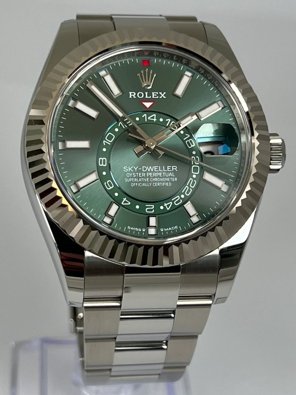 Rolex Sky-Dweller 42 mm Mint green Dial 336934 Oyster view 4