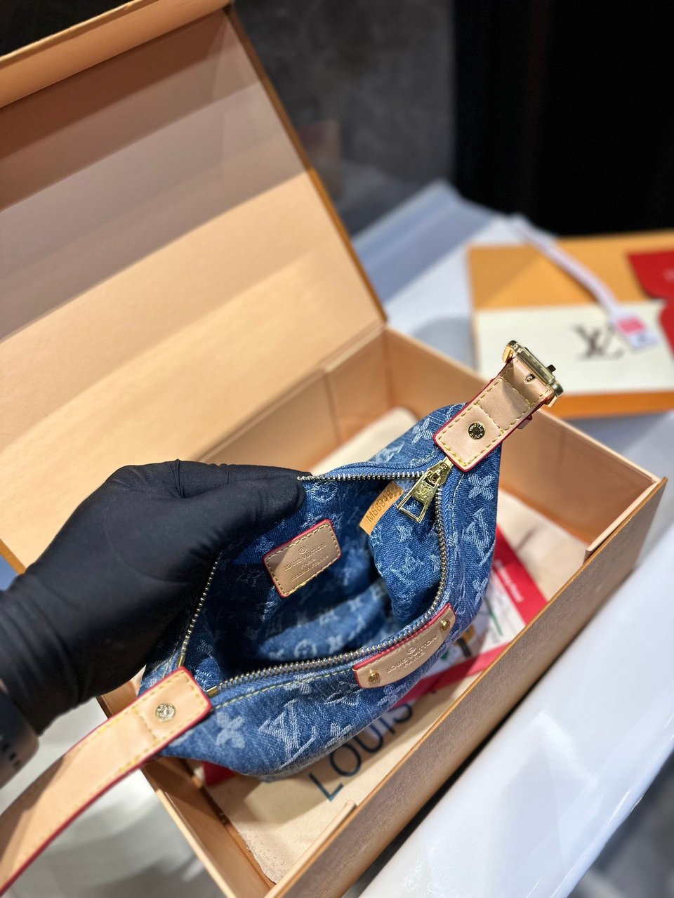 Louis Vuitton Hills Pochette Denim Blue 24Cm M82949 view 3