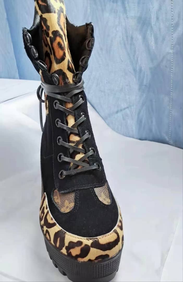 Louis Vuitton Laureate Platform Desert Boots Black 1A5Nnu view 4
