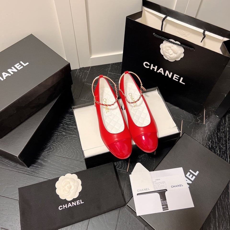 Chanel Interlocking Cc Logo Ballet Flats Red view 10