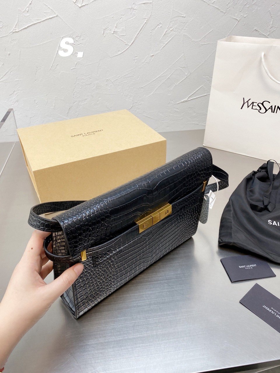 Saint Laurent Manhattan Shoulder Bag In Crocodile Embossed Shiny Black Gold 24Cm view 8