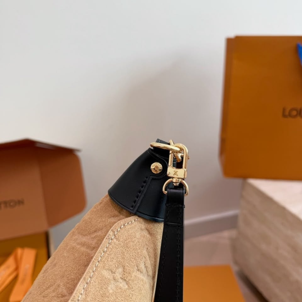 Louis Vuitton Pochette Mia M2A252 22cm/8.7in view 11
