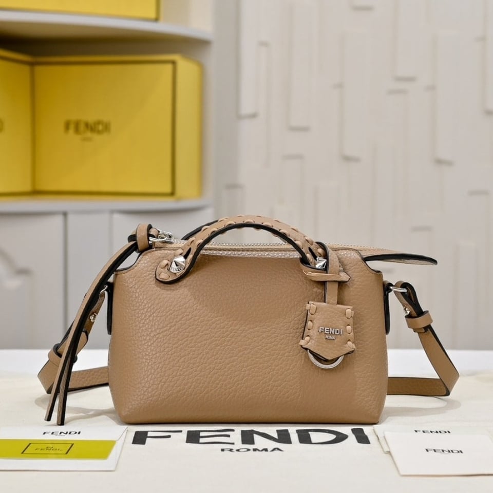 Fendi By The Way Selleria Medium Beige 20Cm view 3