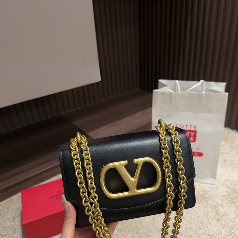 Valentino Garavani Vain Shoulder Bag In Shiny Black 19Cm 6W2B0R16Gcb 0No view 3