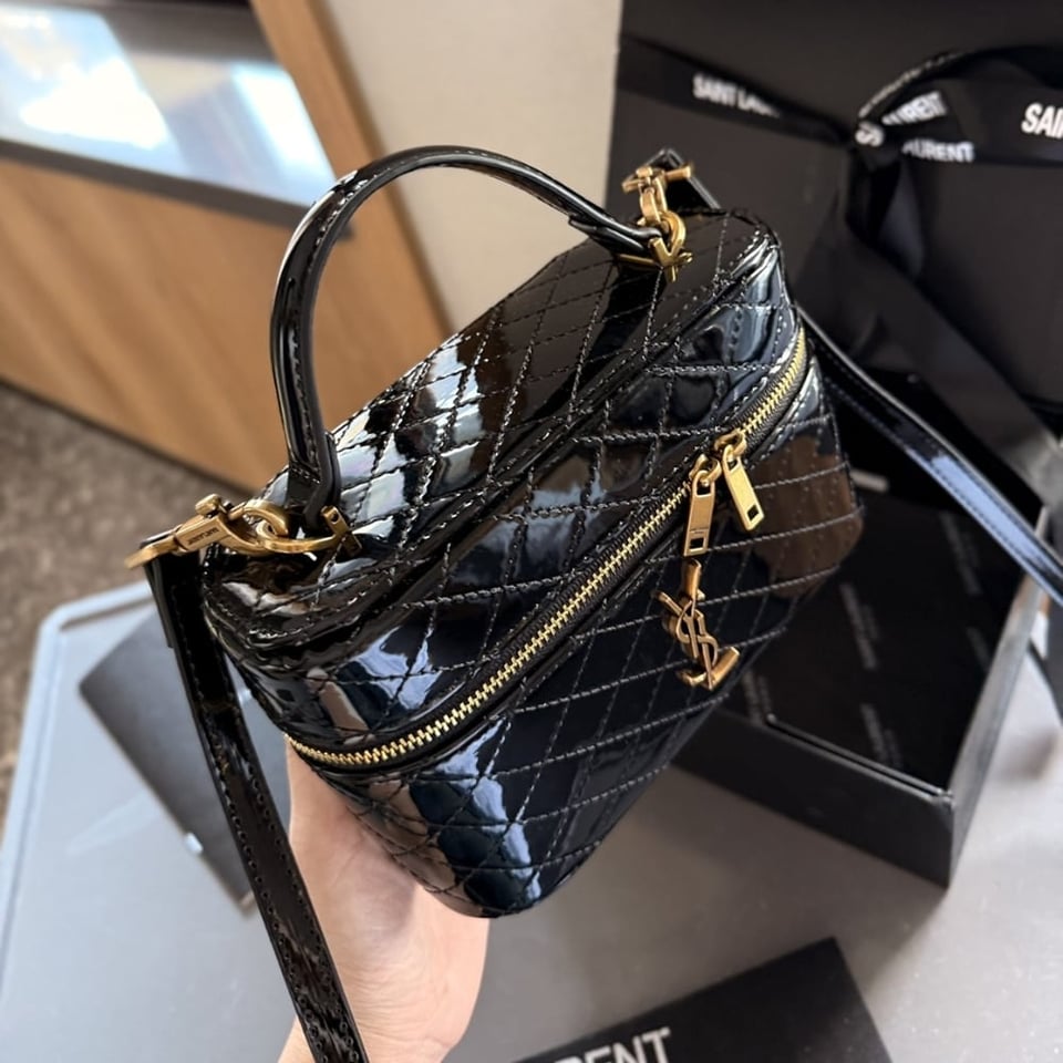 Saint Laurent Gany Vanity Bag In Patent Leather Black 19Cm view 10