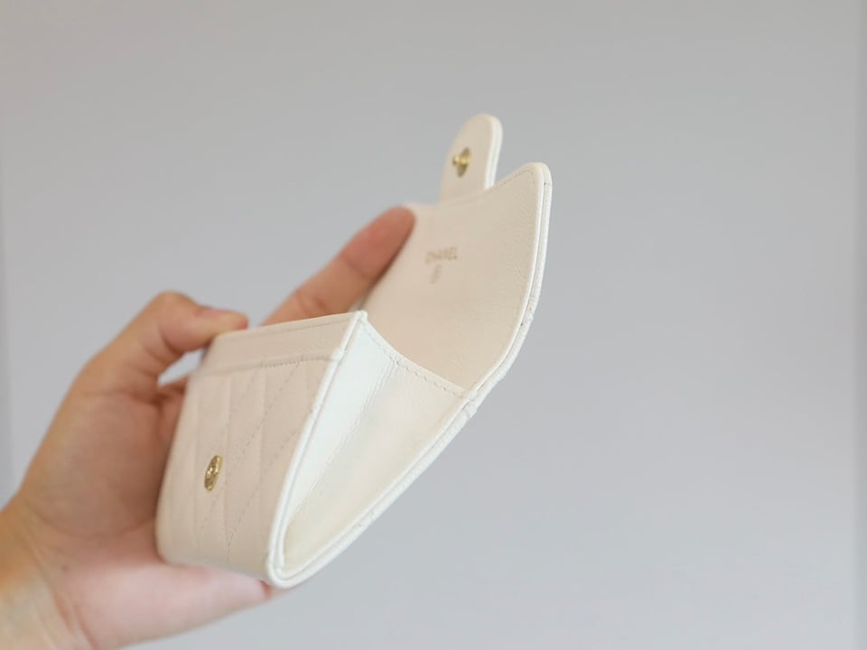 Chanel Flap Card Holder 11.3 White Grained Calfskin Gold Icon view 9