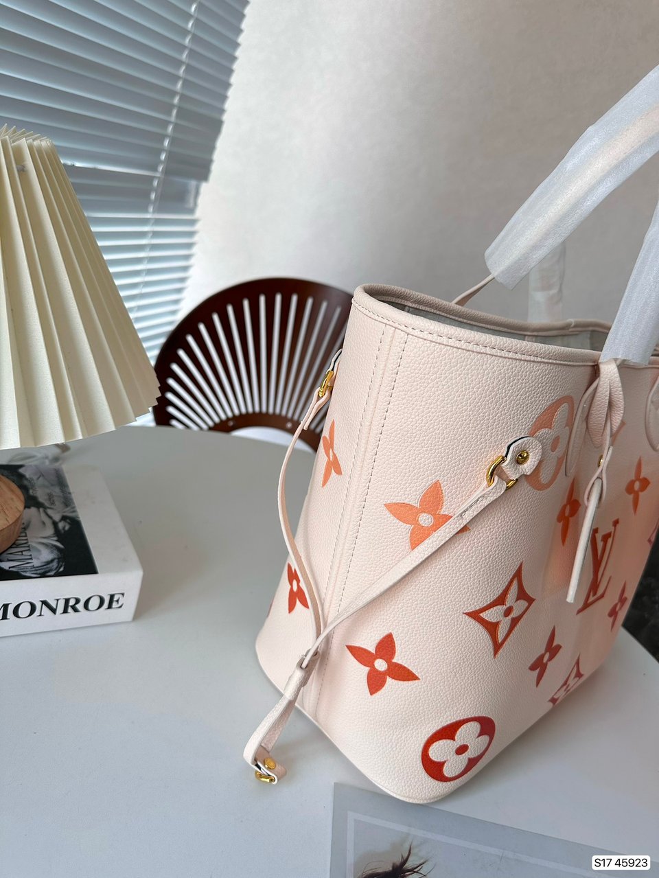 Louis Vuitton Neverfull MM Bag ‘Beige Clair’ 31Cm M46516 view 5