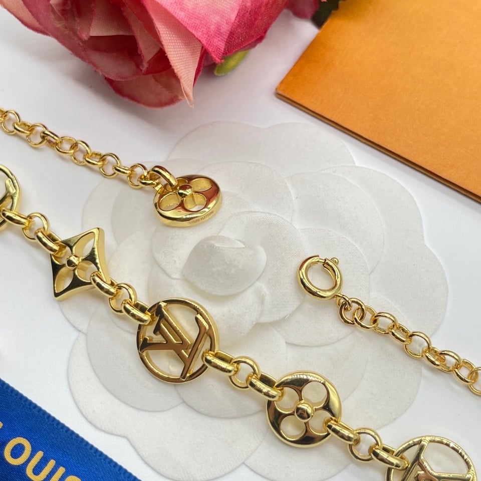 Louis Vuitton Necklace view 2