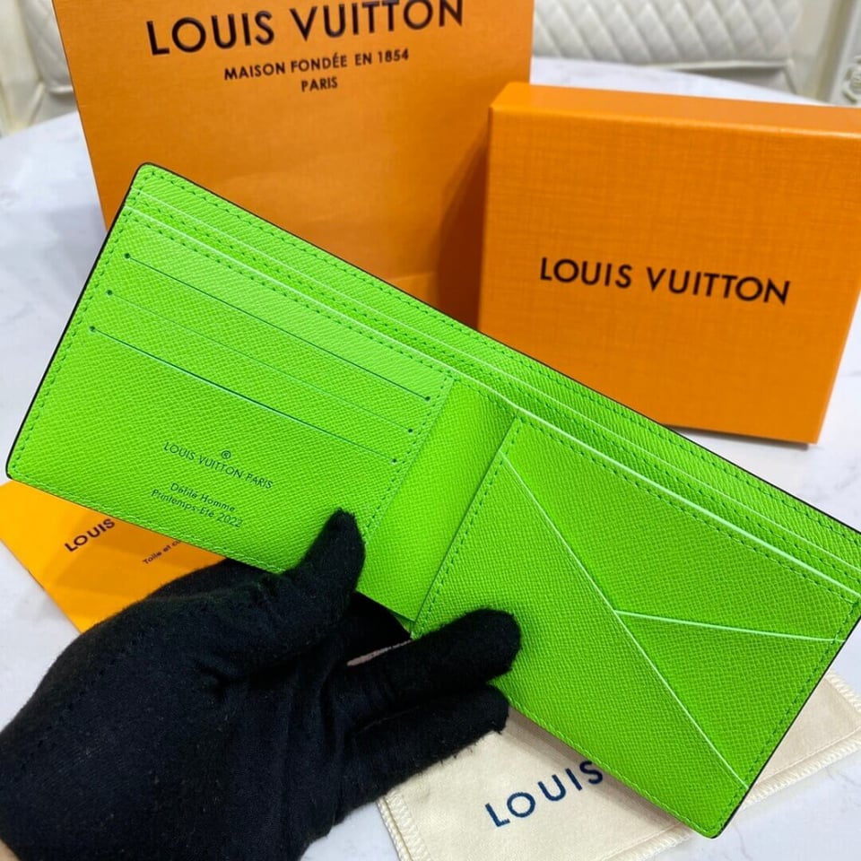 Louis Vuitton Monogram PF. Multiple Wallet view 9