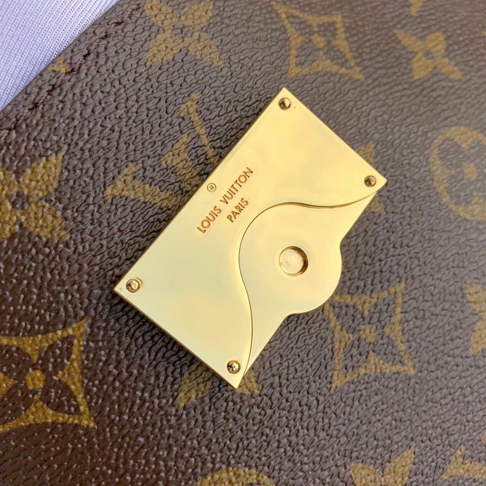 Louis Vuitton Cluny Mm Bleu Glacier Blue 32Cm view 4