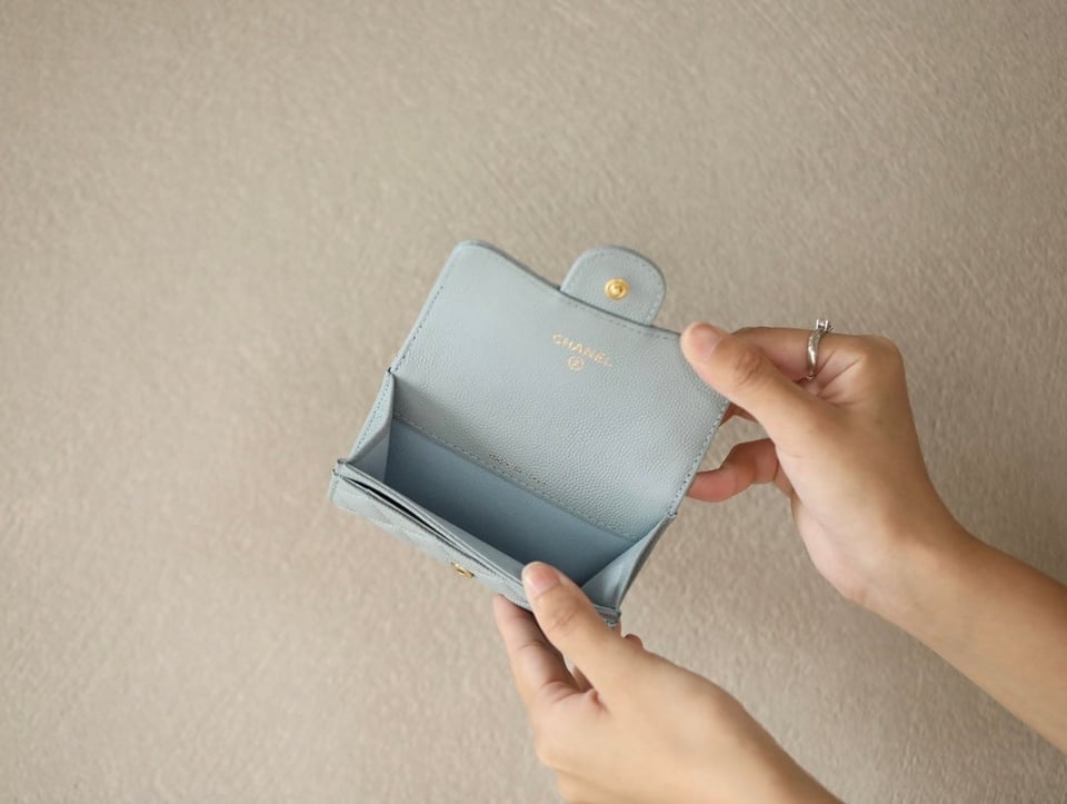 Chanel Flap Card Holder 11.3 Light Blue Grained Calfskin Gold Icon view 6