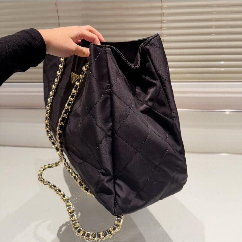 Prada Re Edition 1995 Re Nylon Tote Bag Black 42Cm view 7